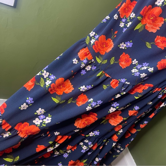 ASOS DESIGN Curve wrap front tiered smock midi dress in navy floral print 12 - Picture 8 of 16